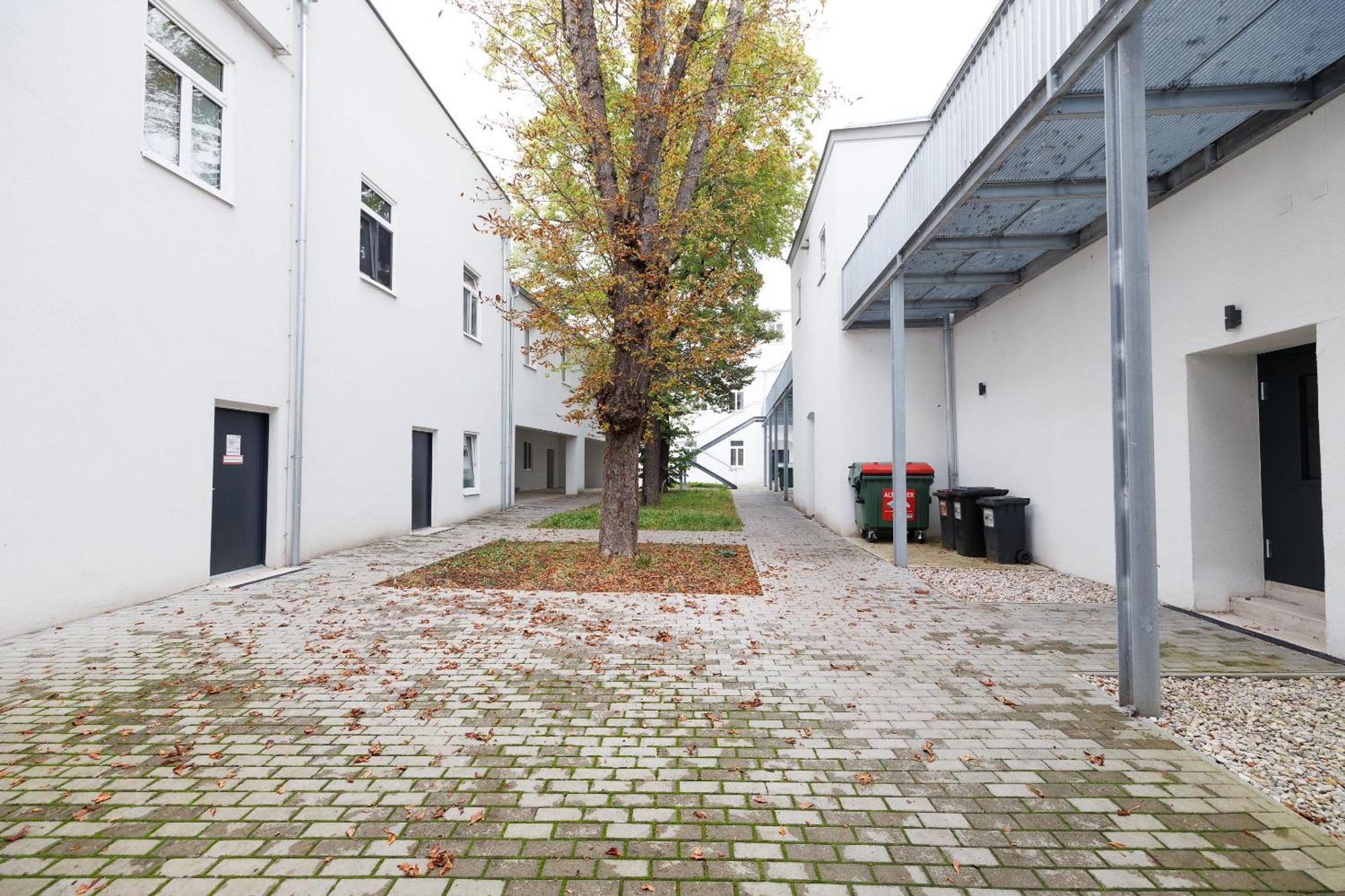 Central Urban Studio Wiener Neustadt Exterior foto